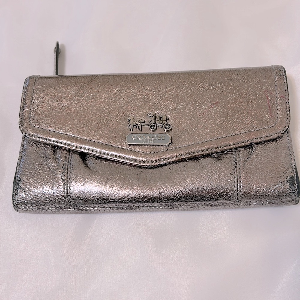 Coach Madison Metallic Wallet.    Preloved Condition